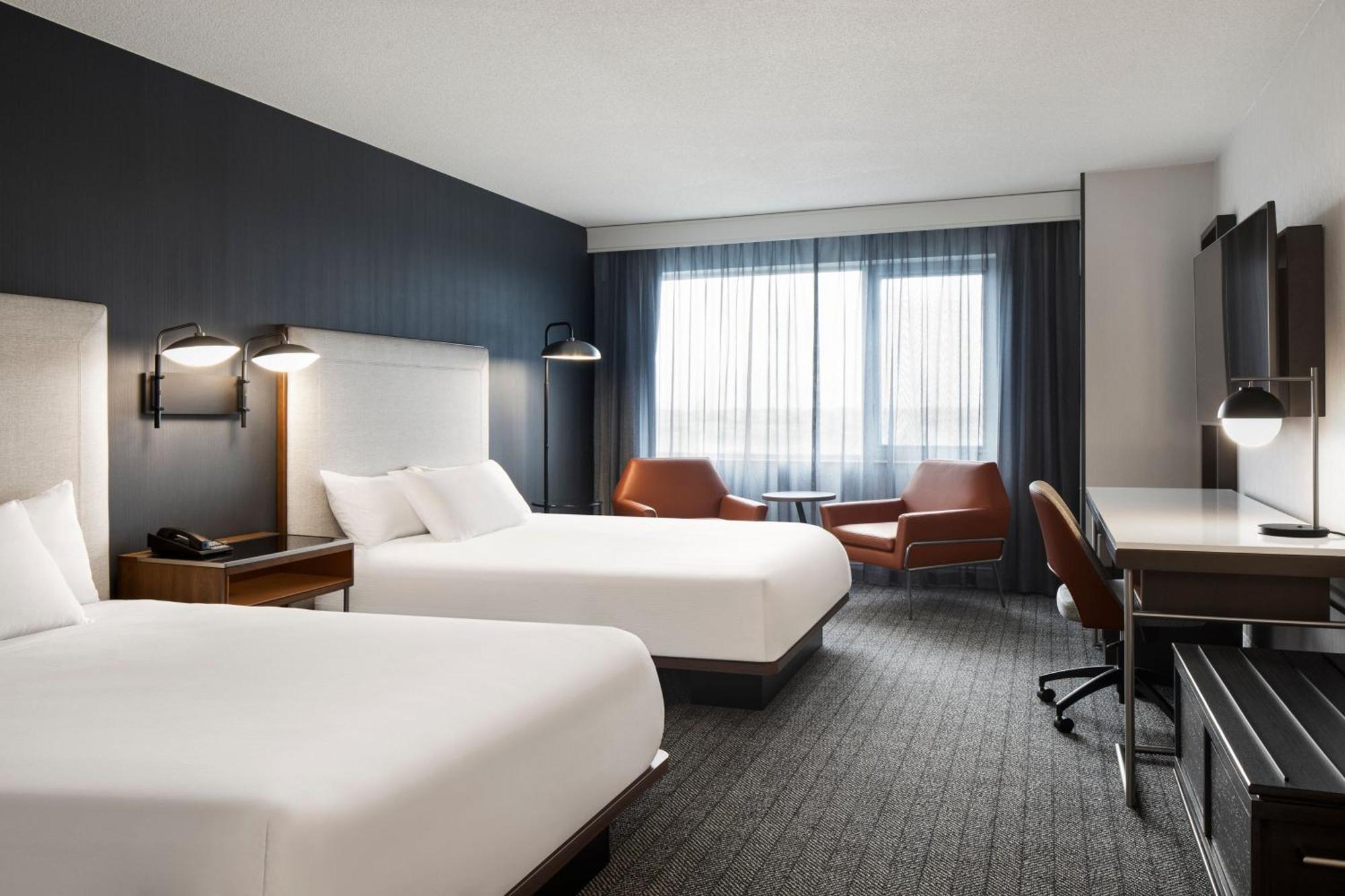 Courtyard By Marriott Montreal Airport Hotel Dorval Exterior foto