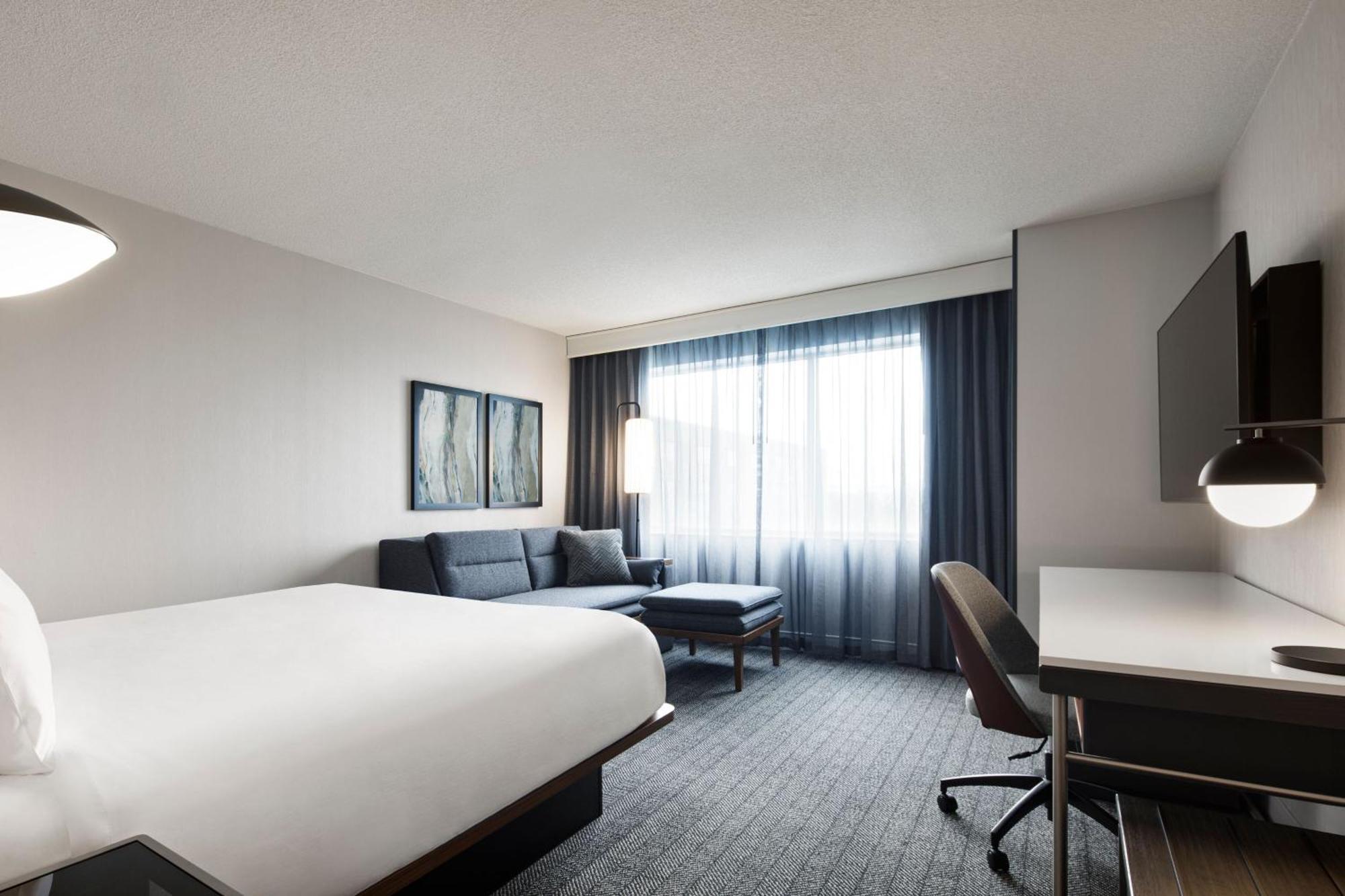 Courtyard By Marriott Montreal Airport Hotel Dorval Exterior foto