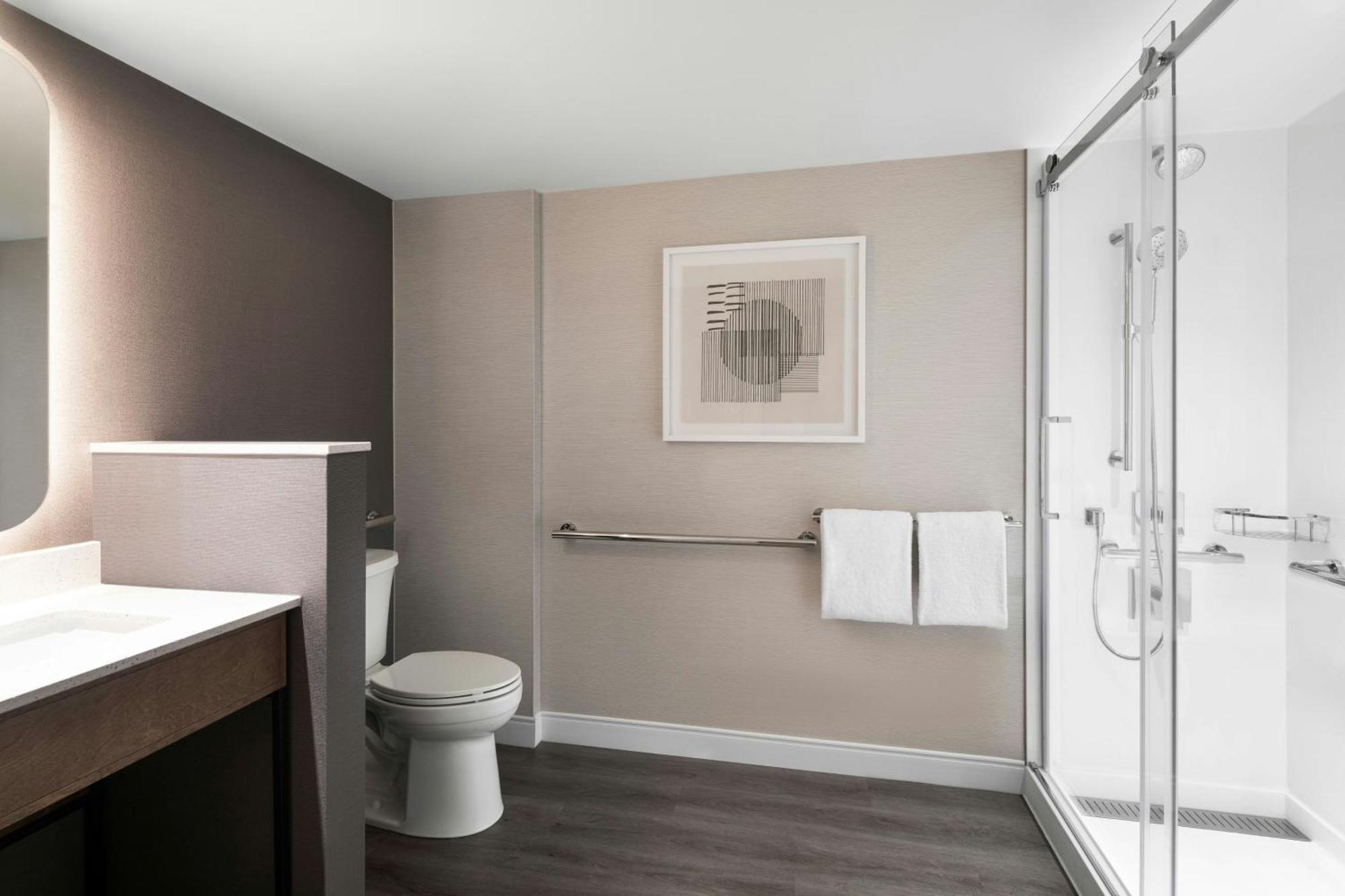Courtyard By Marriott Montreal Airport Hotel Dorval Exterior foto