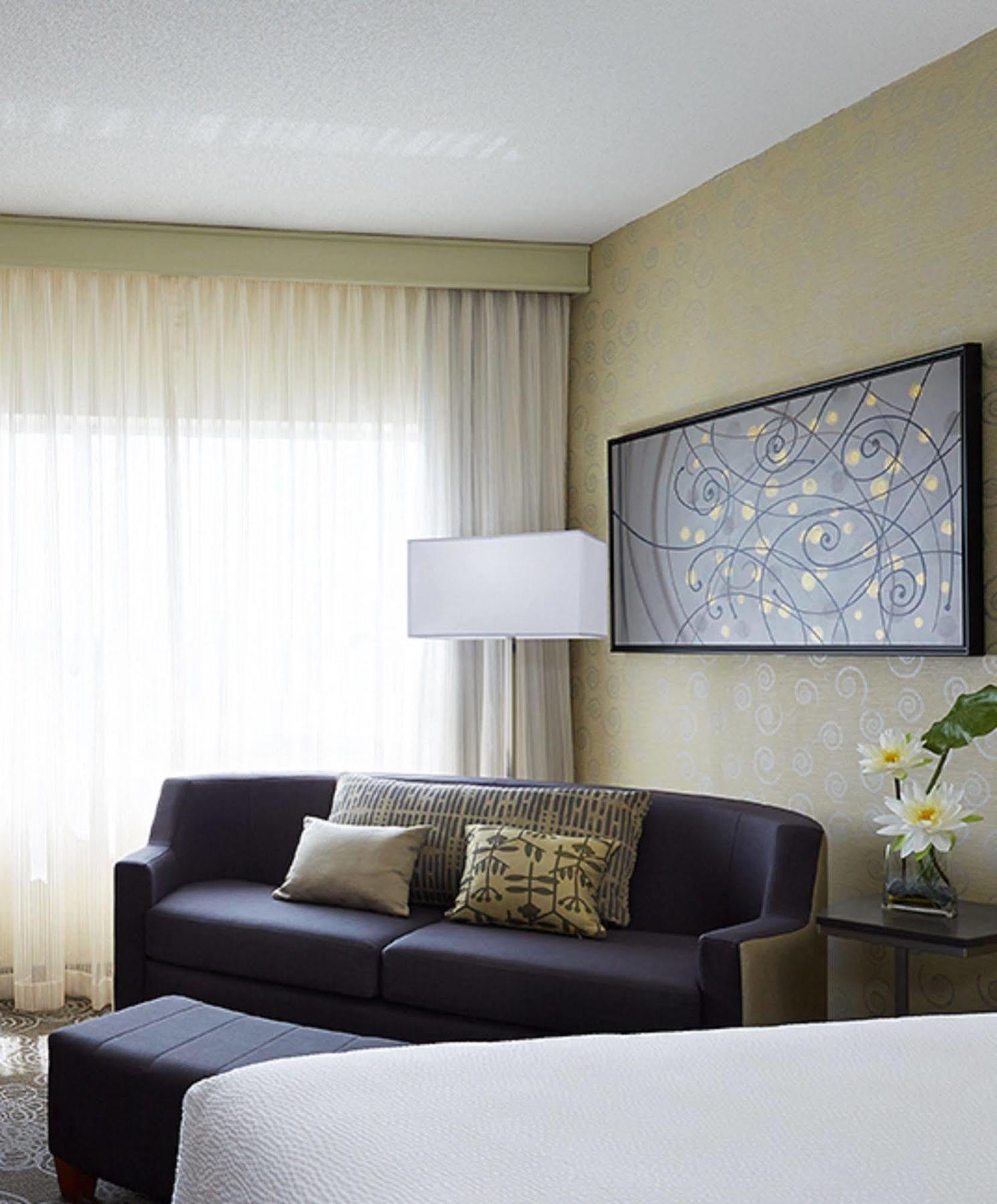 Courtyard By Marriott Montreal Airport Hotel Dorval Exterior foto